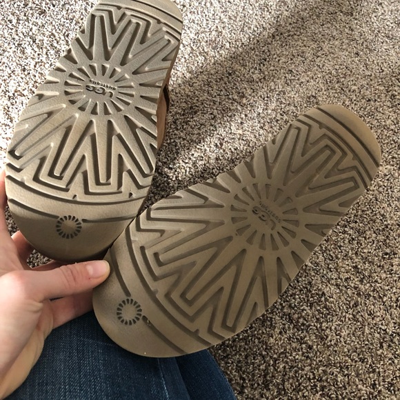 Short classic chestnut UGG boots - Picture 4 of 7